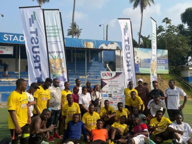 Fin du match amical RBS  First Trust Bank